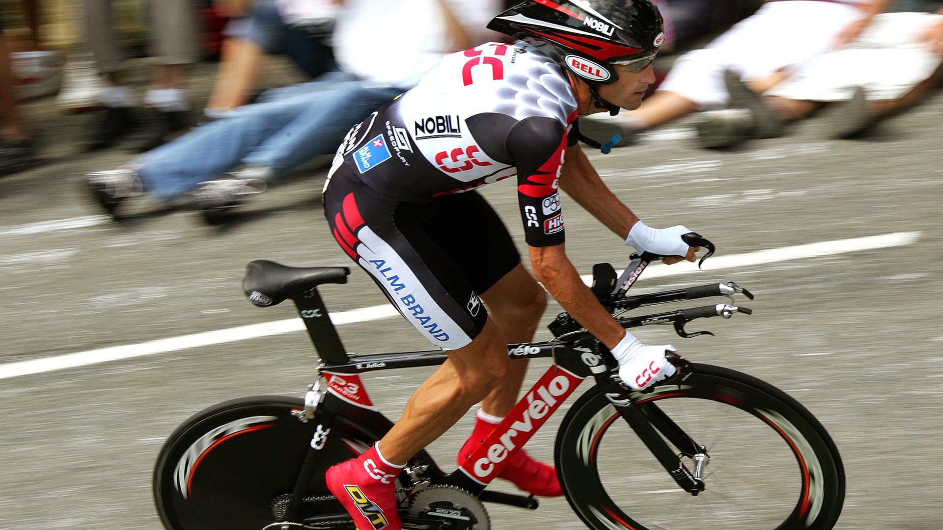 女篮姑娘用汗水换来掌声与尊重，女篮女生