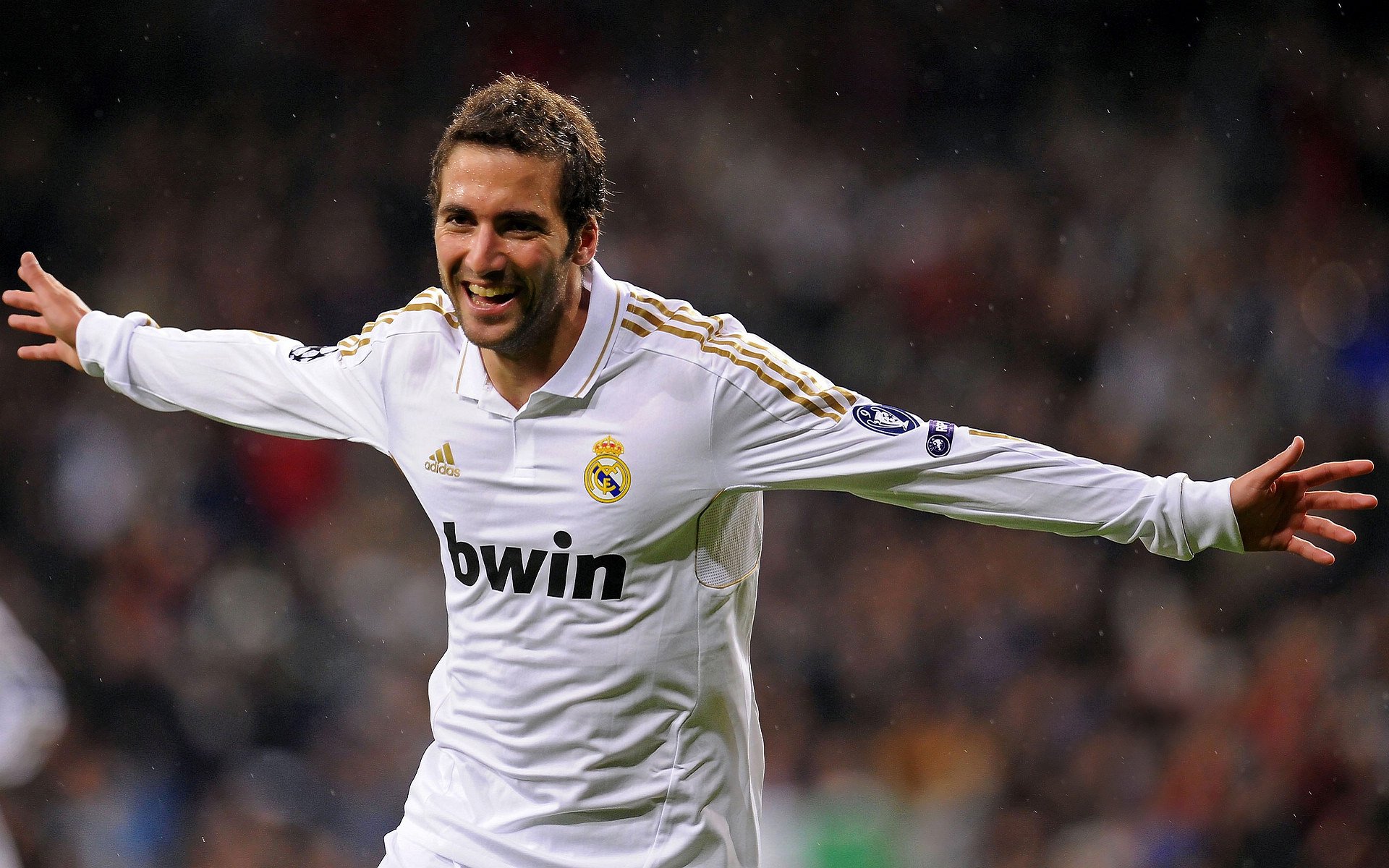 盘外招？拜仁官方强硬回应巴黎警方突袭，向欧足联抗议事件背后隐藏的深意